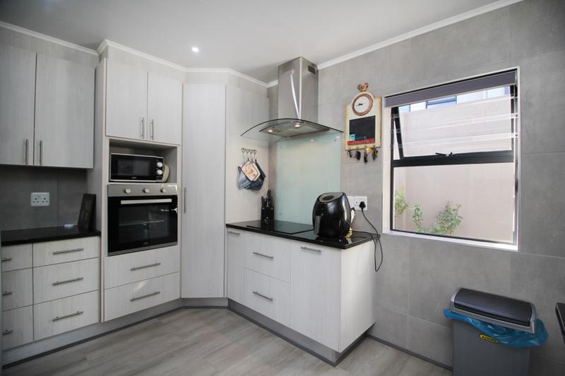 3 Bedroom Property for Sale in Reebok Western Cape